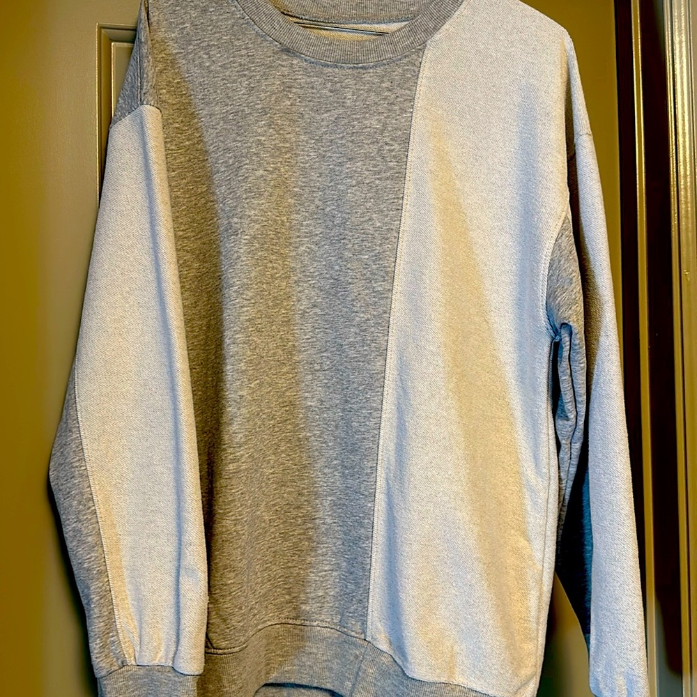 MEDIUM GRAY LONG SLEEVE SWEATER
